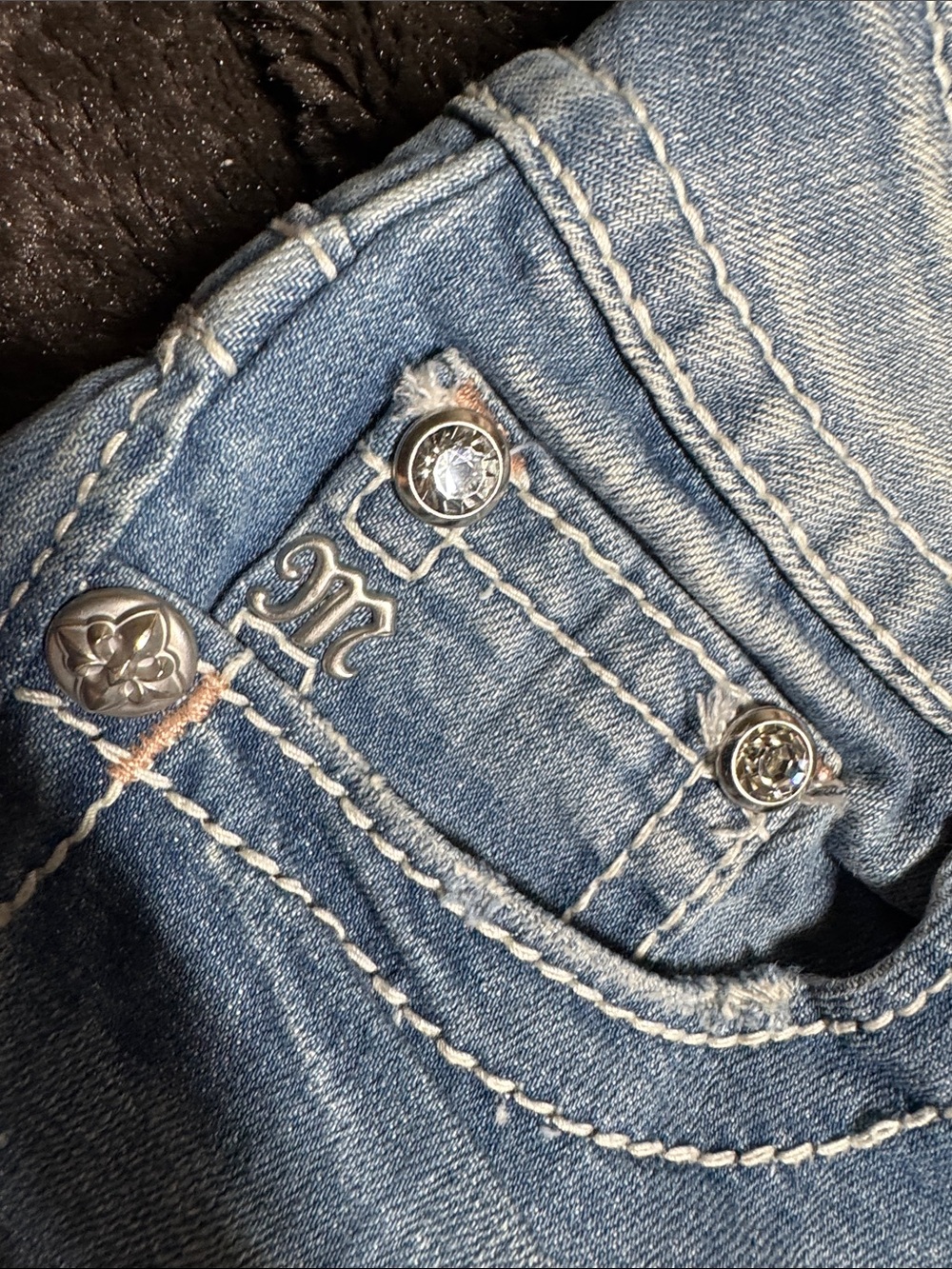 Miss Me Embellished Light Blue Denim Size US 26 Mid Shorts EUC - Picture 7 of 12
